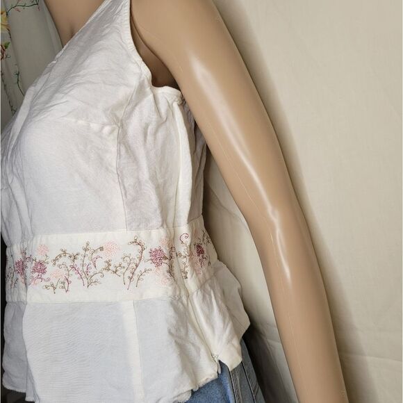 Ann Taylor ivory Linen Blend Embroidered top. - Picture 4 of 10